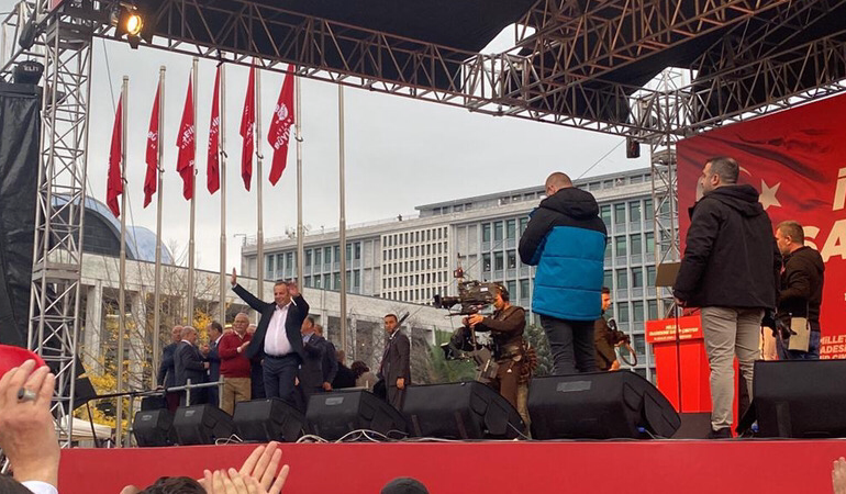 Başkan Özcan’a Saraçhane’de büyük alkış