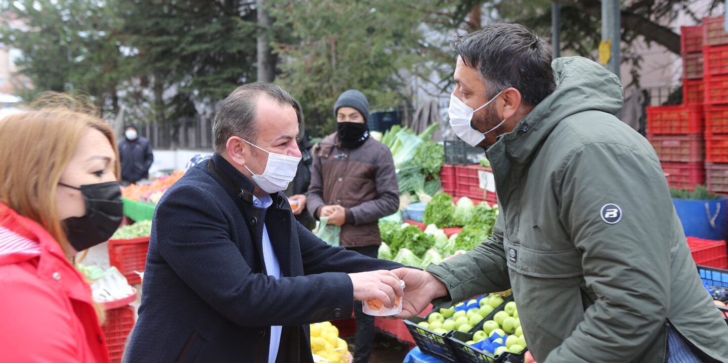 Başkan Özcan’dan kandil helvası ikramı