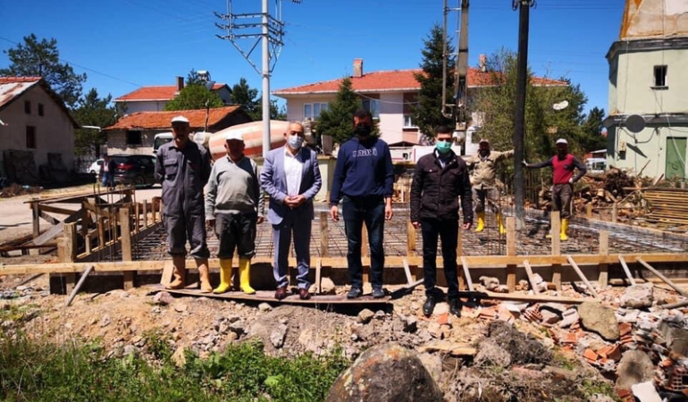 Bir temel de Hacetler Mahallesi’ne attı