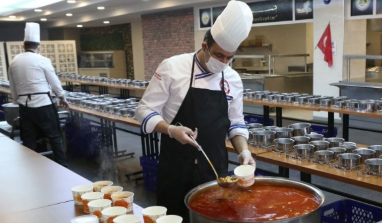 Bolu Belediyesi’nden karantinadaki vatandaşlara her gün sıcak yemek