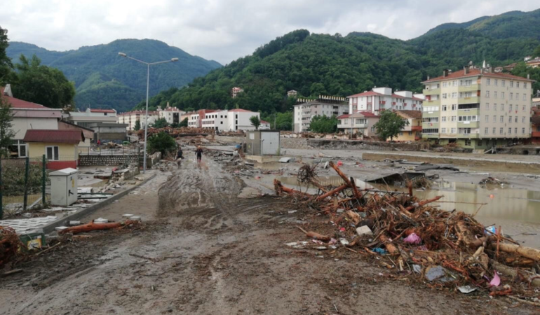 Bolu Belediyesi şimdi de selzedelerin yardımına koştu