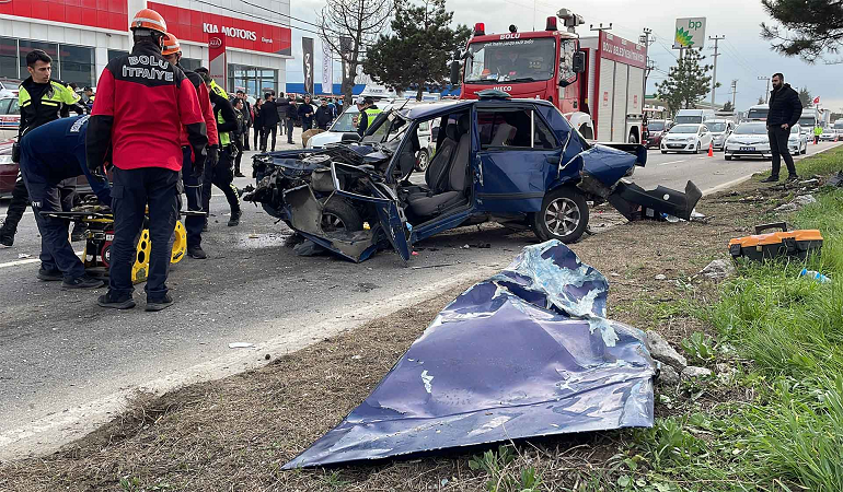 D-100 Karayolu'nda iki araç birbirine girdi: 1 ölü