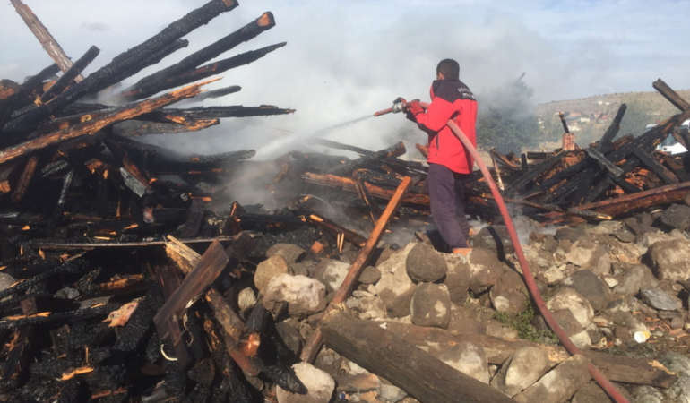 Dörtdivan Yalacık Köyü’nde ahşap ev yandı