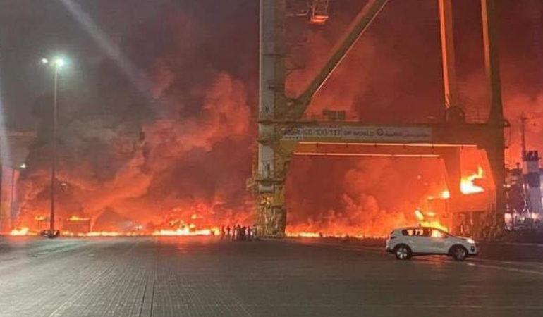 Dubai'de büyük patlama! Alevler gökyüzünü aydınlattı