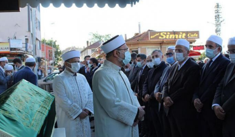 Erbaş Yeniçağa’da cenaze namazına katıldı