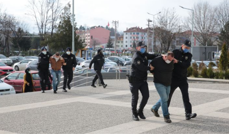 Hastanede gözaltına alındılar