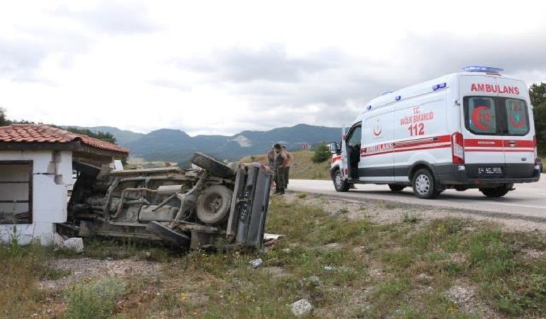 Mudurnu'da iki kamyonetin çarpışması sonucu 1 kişi yaralandı