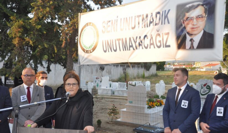 Unutulmaz dava insanı Dr. Sadık Ahmet kabri başında anıldı