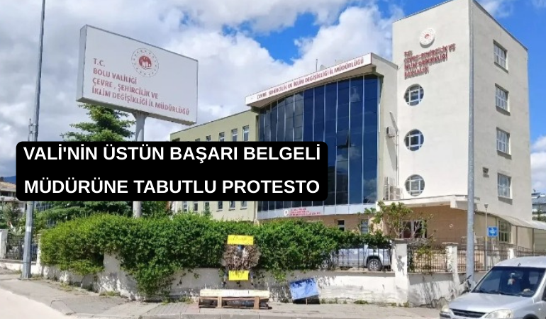 Vali’nin üstün başarı belgeli müdürüne tabutlu protesto